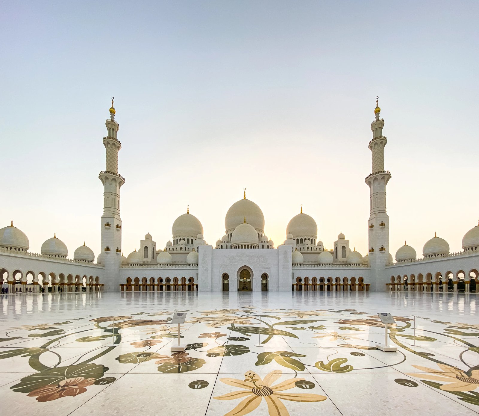 Full-Day Abu Dhabi Tour with Sheikh Zayed Grand Mosque & Louvre